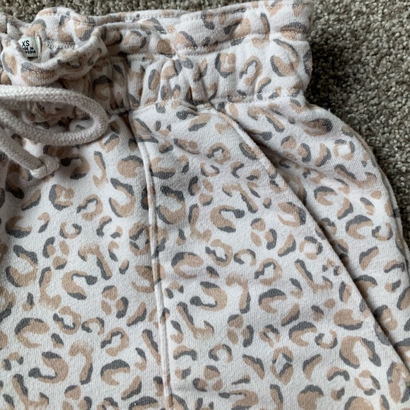 Abercrombie & Fitch Other - Abercrombie | Women’s Leopard Sleep Shorts sz XS